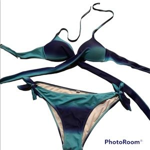 Size L blue ombré bathing suit.